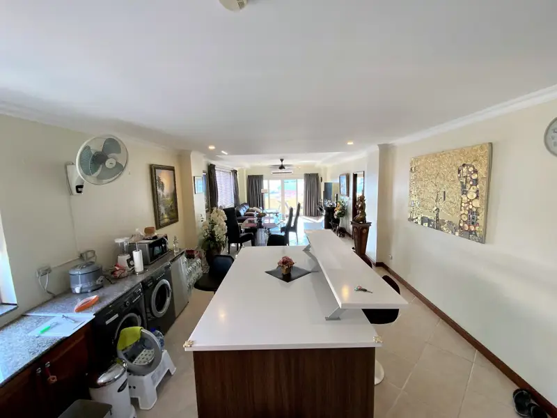 2 bed Condo in Jomtien with following facilities: Swimming pool, Gym, Security and Car park.