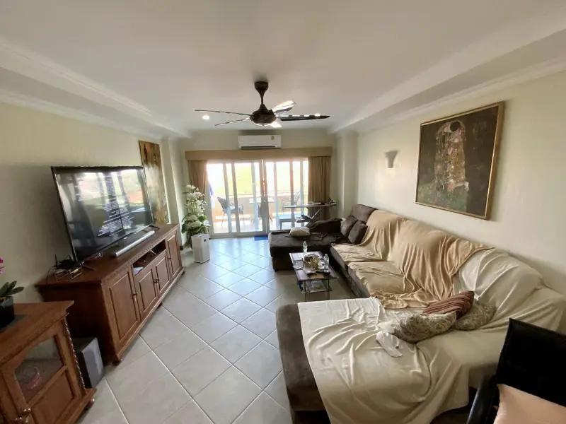 2 bed Condo in Jomtien with following facilities: Swimming pool, Gym, Security and Car park.