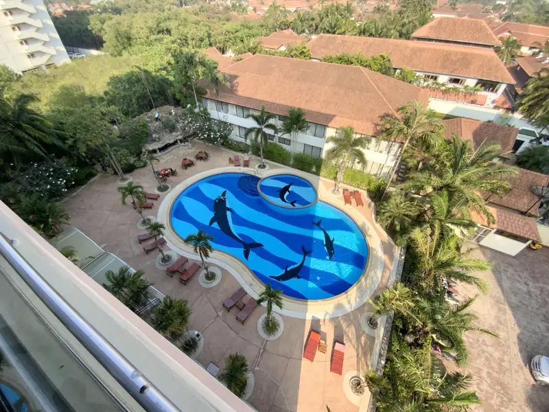 2 bed Condo in Jomtien with following facilities: Swimming pool, Gym, Security and Car park.