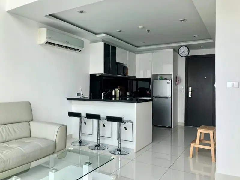 Duplex condo Wong Amat Tower  1 Bedroom, 1 Bathroom  Size: 65 sqm  Floor: 19th  View: Sea view