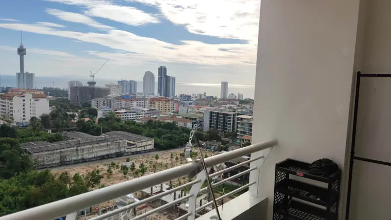 Pattaya Hill resort Condo with  fitness center, car parking, security system..Near to  Food Mart Supermarket, Boon Uea Shopping Plaza, Friendship Supermarket, Bali Hai Plaza, 