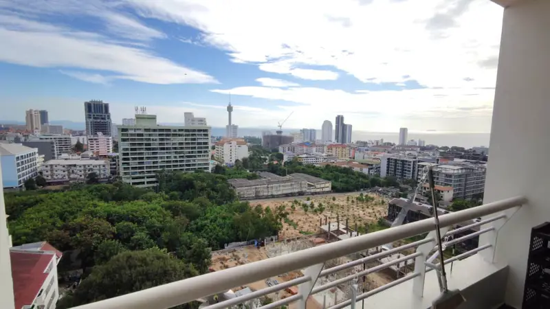 Pattaya Hill resort Condo with  fitness center, car parking, security system..Near to  Food Mart Supermarket, Boon Uea Shopping Plaza, Friendship Supermarket, Bali Hai Plaza, 