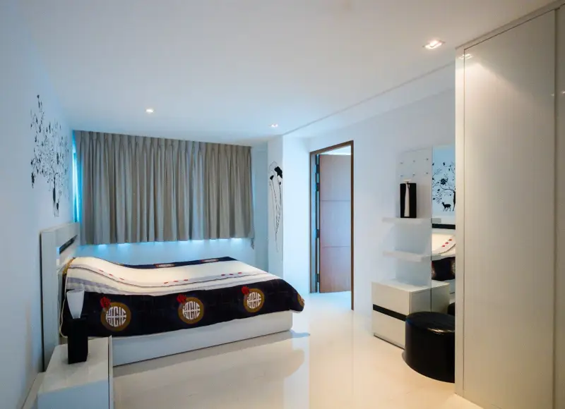 3 bed Duplex at The Sanctuary at Wongamat, Pattaya has the following facilities: Swimming pool, Gym, Internet, Security, Car park, Garden, Sauna, Children's area and Elevator. 