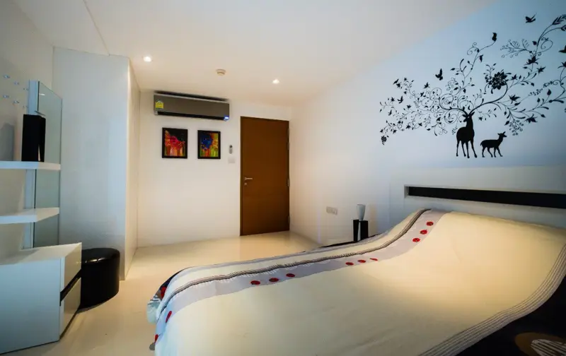 3 bed Duplex at The Sanctuary at Wongamat, Pattaya has the following facilities: Swimming pool, Gym, Internet, Security, Car park, Garden, Sauna, Children's area and Elevator. 