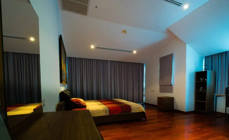 3 bed Duplex at The Sanctuary at Wongamat, Pattaya has the following facilities: Swimming pool, Gym, Internet, Security, Car park, Garden, Sauna, Children's area and Elevator. 