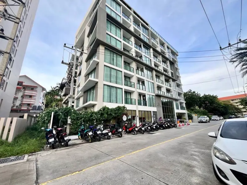 Condo for  sale at AURORA Pratumnak in Pattaya (Thailand) at  Cozy Beach area of Pratumnak Hill, only 300 meters  to the sea with Swimming pool, Gym, Security, Car park, Sauna and Concierge.
