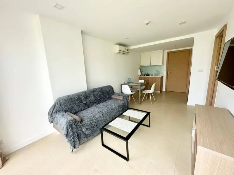 Condo for  sale at AURORA Pratumnak in Pattaya (Thailand) at  Cozy Beach area of Pratumnak Hill, only 300 meters  to the sea with Swimming pool, Gym, Security, Car park, Sauna and Concierge.