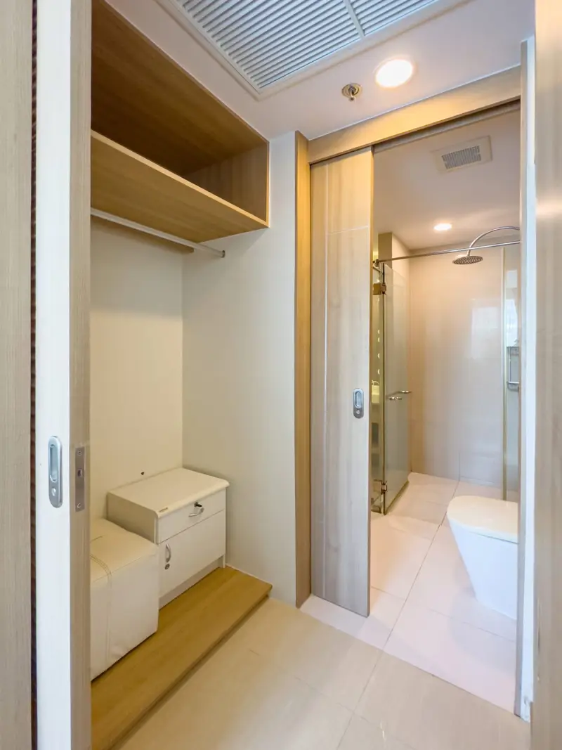 Riviera Wong Amat 1 Bedroom for sale luxury facilities including multiple swimming pools (including infinity edge sky pools), a fully-equipped gym, gardens, a kids' club, games room, 24-hour security