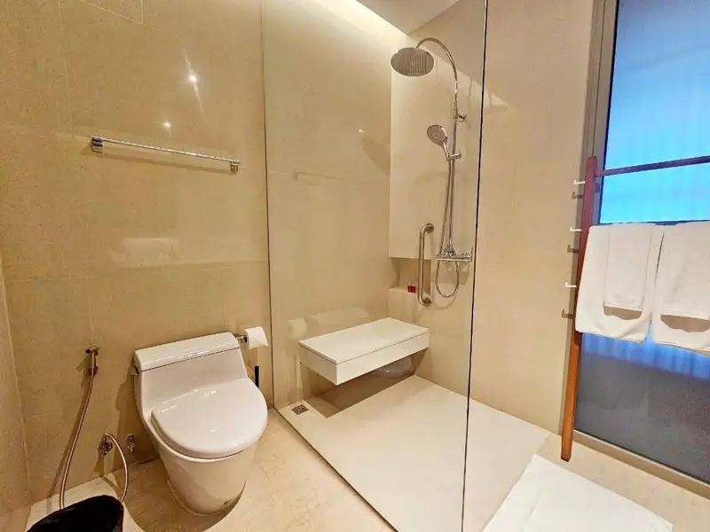 3 bed condo Bangsaray Heights with extensive facilities and complete exclusive services, including the gym, swimming pool, tennis court, Thai & International restaurants