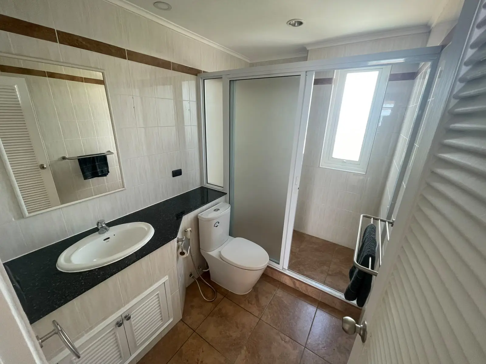 Metro Jomtien – Large Duplex PH for rent