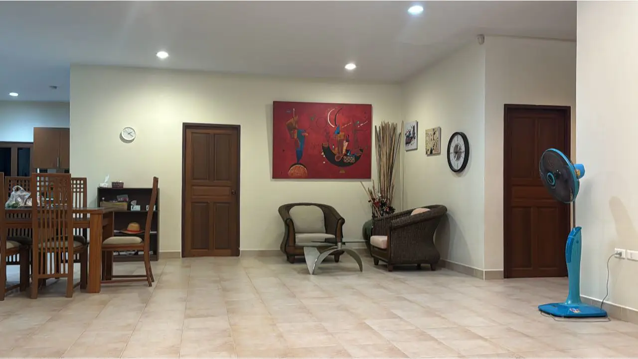 SP Village 3 East Pattaya 4 Bedroom House for rent dining room