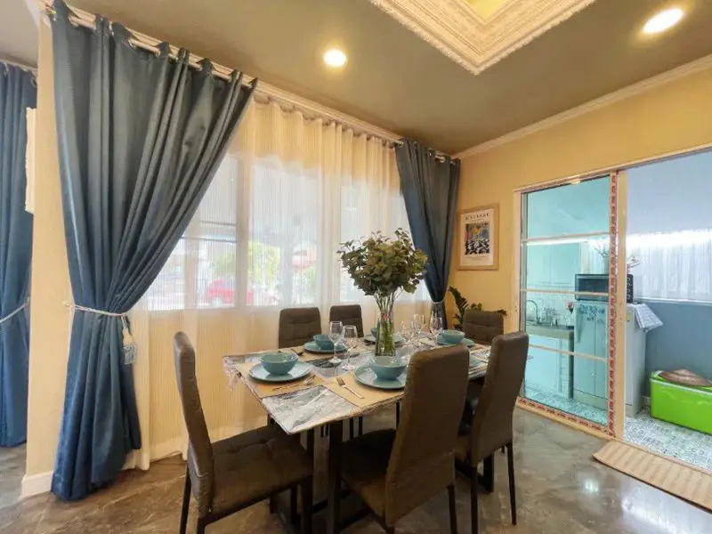 1 Storey House Fonthip Village 4 Bedroom house for sale Pattaya dining room