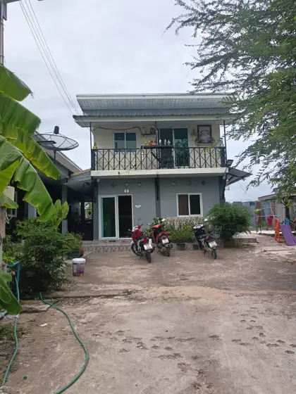 Two-story house with five shophouses in Huai Yai for sale