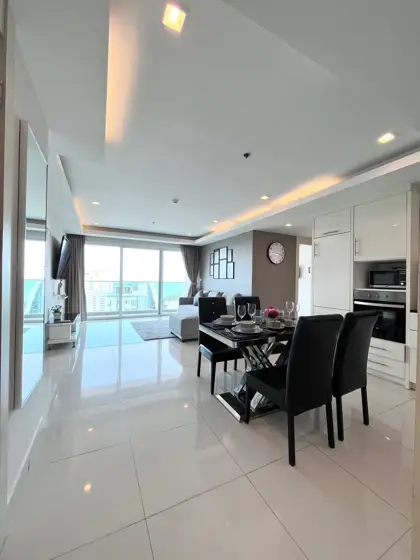 3 bed Condo in Pattaya in a desirable location, easy access to the beach. Close to all the famous city's attractions.