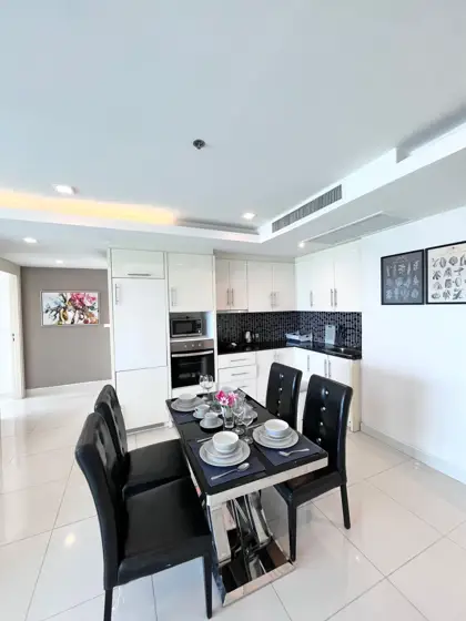 3 bed Condo in Pattaya in a desirable location, easy access to the beach. Close to all the famous city's attractions.
