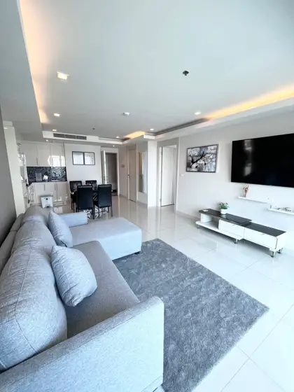 3 bed Condo in Pattaya in a desirable location, easy access to the beach. Close to all the famous city's attractions.