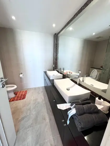 3 bed Condo in Pattaya in a desirable location, easy access to the beach. Close to all the famous city's attractions.