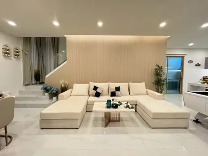 Pool villa located on Jomtien 2nd Road.5 Bedroom for sale