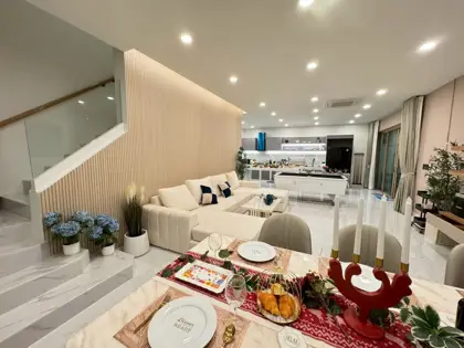 Pool villa located on Jomtien 2nd Road.5 Bedroom for sale