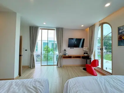 Pool villa located on Jomtien 2nd Road.5 Bedroom for sale