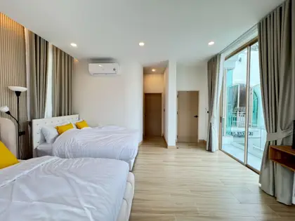 Pool villa located on Jomtien 2nd Road.5 Bedroom for sale