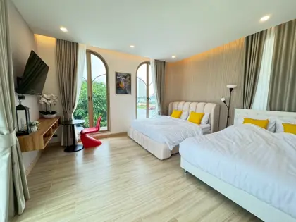 Pool villa located on Jomtien 2nd Road.5 Bedroom for sale