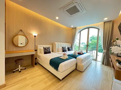 Pool villa located on Jomtien 2nd Road.5 Bedroom for sale