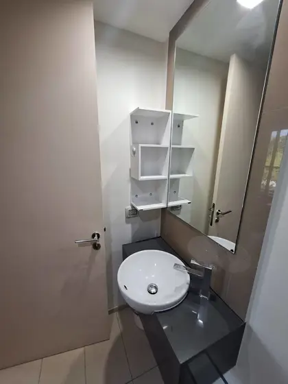 Unixx South Pattaya 1 Bedroom Great view, cool breeze, comfortable living Condo in a great location, easy access, near tourist attractions, restaurants, and shopping malls Fully equipped with amenities: Swimming pool Fitness center