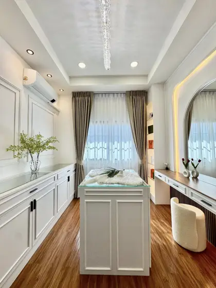 3-storey house  North Pattaya  4 Bedrooms   6 Bathrooms   Land area: 122 sq. wah 488 sqm