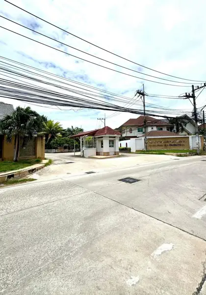 3-storey house  North Pattaya  4 Bedrooms   6 Bathrooms   Land area: 122 sq. wah 488 sqm