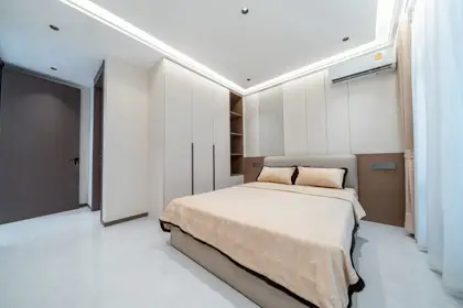 Eakmongkol Thepprasit spacious home opposite Supalai Mare Condo  ​ Land Size: 276 sqm  ​ Living Size: 230 sqm  ​ 6 bedrooms 7 bathrooms