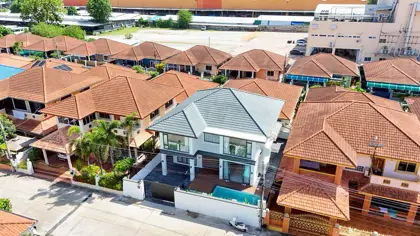 Eakmongkol Thepprasit spacious home opposite Supalai Mare Condo  ​ Land Size: 276 sqm  ​ Living Size: 230 sqm  ​ 6 bedrooms 7 bathrooms