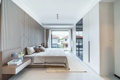 Eakmongkol Thepprasit spacious home opposite Supalai Mare Condo  ​ Land Size: 276 sqm  ​ Living Size: 230 sqm  ​ 6 bedrooms 7 bathrooms