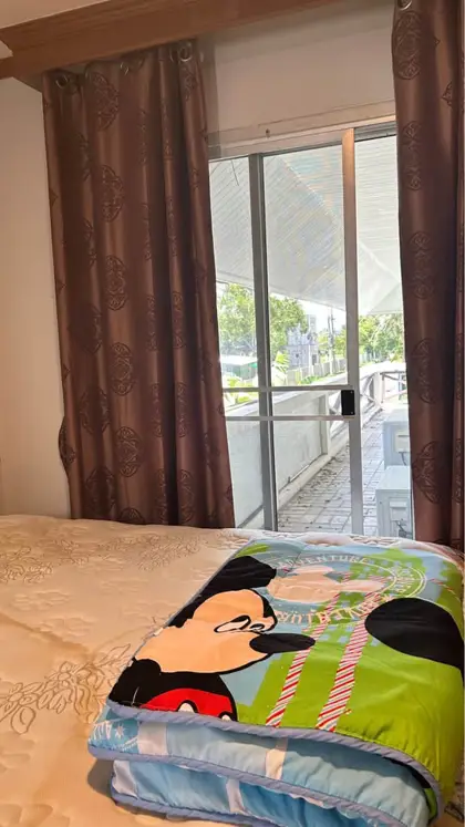 spacious beachfront house for sale at  Jomtien Yatch Club 1 construction was completed in 1990. Jomtien Yatch Club 1 at Na Jomtien, Sattahip has the following facilities: Swimming pool, Security and Car park.