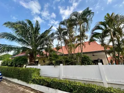 pool villa Jomtien with Bangkok are about 1.5 hour away. has the following facilities: Swimming pool, Gym, Security, Car park, Sauna, Concierge and Hot Tub. 