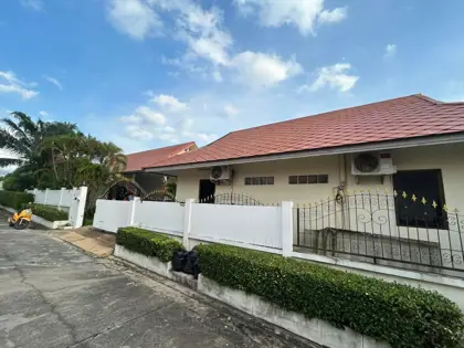 pool villa Jomtien with Bangkok are about 1.5 hour away. has the following facilities: Swimming pool, Gym, Security, Car park, Sauna, Concierge and Hot Tub. 