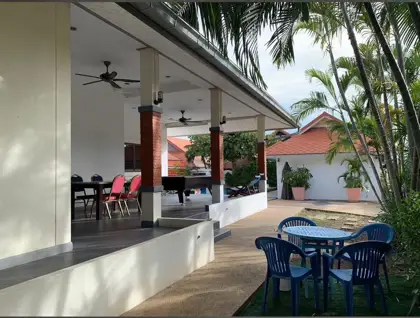 pool villa Jomtien with Bangkok are about 1.5 hour away. has the following facilities: Swimming pool, Gym, Security, Car park, Sauna, Concierge and Hot Tub. 