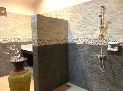 pool villa Jomtien with Bangkok are about 1.5 hour away. has the following facilities: Swimming pool, Gym, Security, Car park, Sauna, Concierge and Hot Tub. 