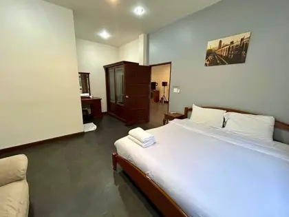 pool villa Jomtien with Bangkok are about 1.5 hour away. has the following facilities: Swimming pool, Gym, Security, Car park, Sauna, Concierge and Hot Tub. 