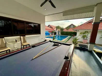 pool villa Jomtien with Bangkok are about 1.5 hour away. has the following facilities: Swimming pool, Gym, Security, Car park, Sauna, Concierge and Hot Tub. 