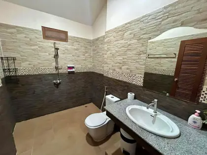 pool villa Jomtien with Bangkok are about 1.5 hour away. has the following facilities: Swimming pool, Gym, Security, Car park, Sauna, Concierge and Hot Tub. 