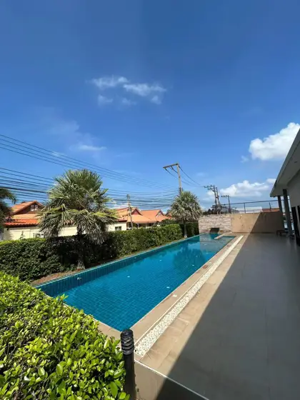pool villa Jomtien with Bangkok are about 1.5 hour away. has the following facilities: Swimming pool, Gym, Security, Car park, Sauna, Concierge and Hot Tub. 