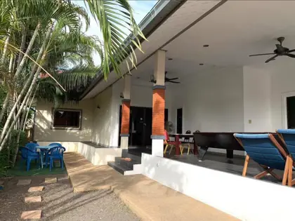 pool villa Jomtien with Bangkok are about 1.5 hour away. has the following facilities: Swimming pool, Gym, Security, Car park, Sauna, Concierge and Hot Tub. 