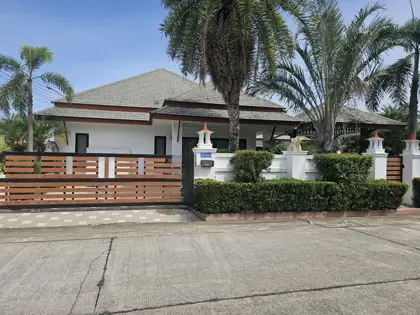 Baan Dusit Pattaya Lake 4 Bedroom for sale