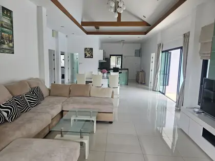 Baan Dusit Pattaya Lake 4 Bedroom for sale
