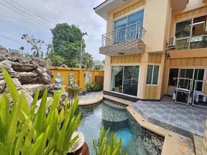 3-storey house near Rom Pho Market 5 Bedroom for sale