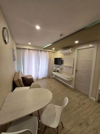  1 bed condo near Jomtien beach at Seven Seas with tropical gardens and a giant lagoon swimming pool steam room etc