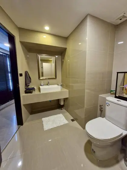 Metro-Jomtien Condotel:  1 bedroom condo located in a prime location next to the Jomtien Beach South for sale