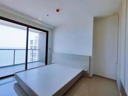  1 bed condo at Aeras luxury beachfront condominium  near Jomtien Beach. Withs 5-star facilities to let you enjoy a 360-degree overlooking with world famous Pattaya Bay 