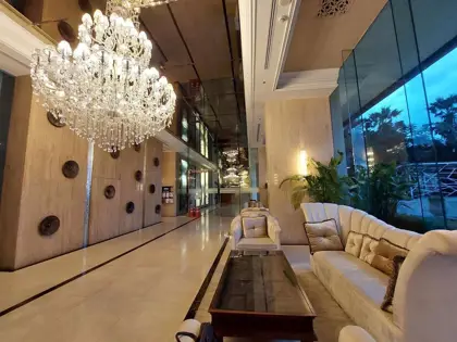 2 bed condo at Palm beachfront condominium with sea views of Pattaya Golf, and  beach frontage.  fully furnished with the balcony for panoramic sea view